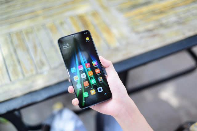 最新爆料小米卢伟冰,卢伟冰透露神秘新功能，性能再升级引期待！”